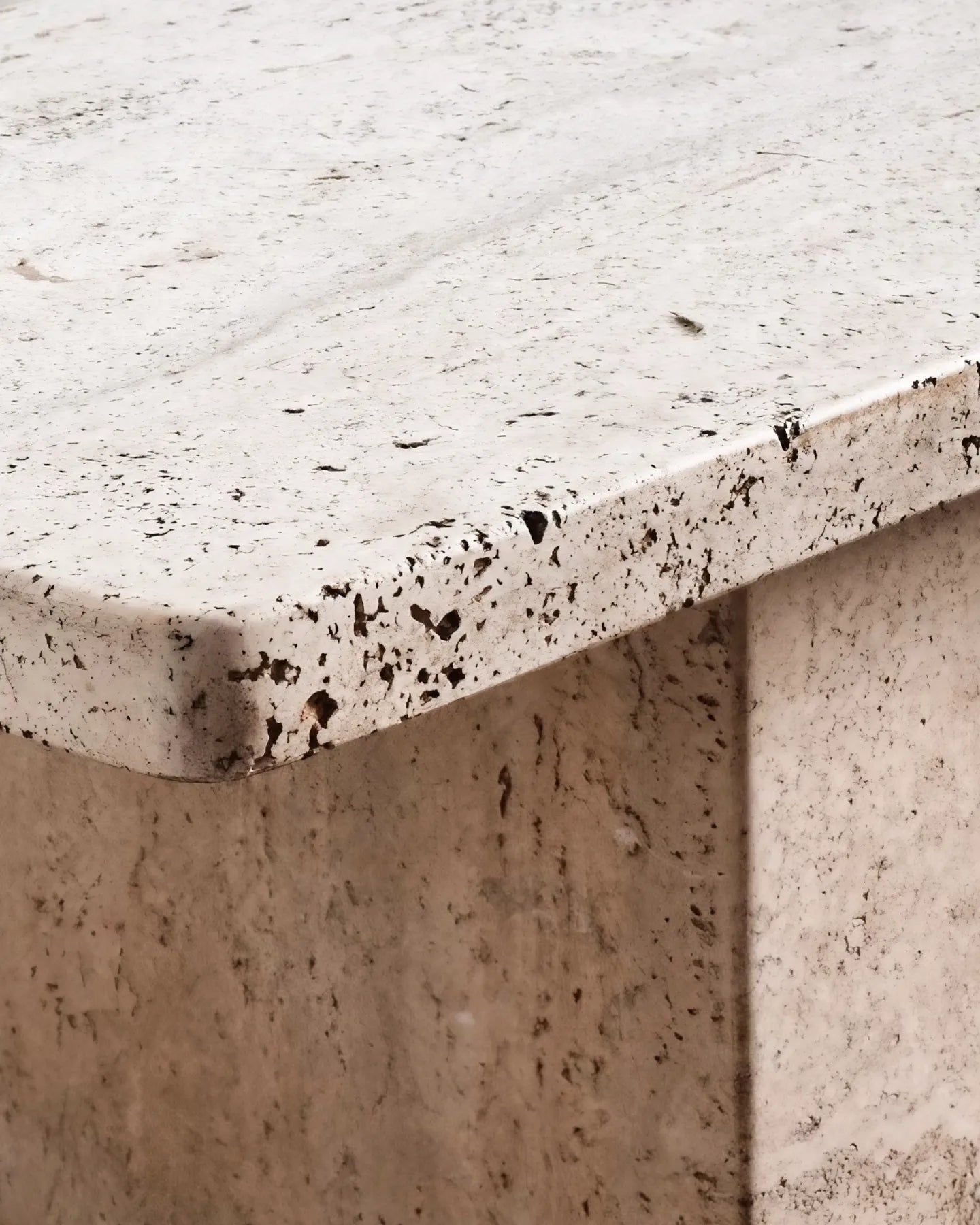 Table basse en travertin