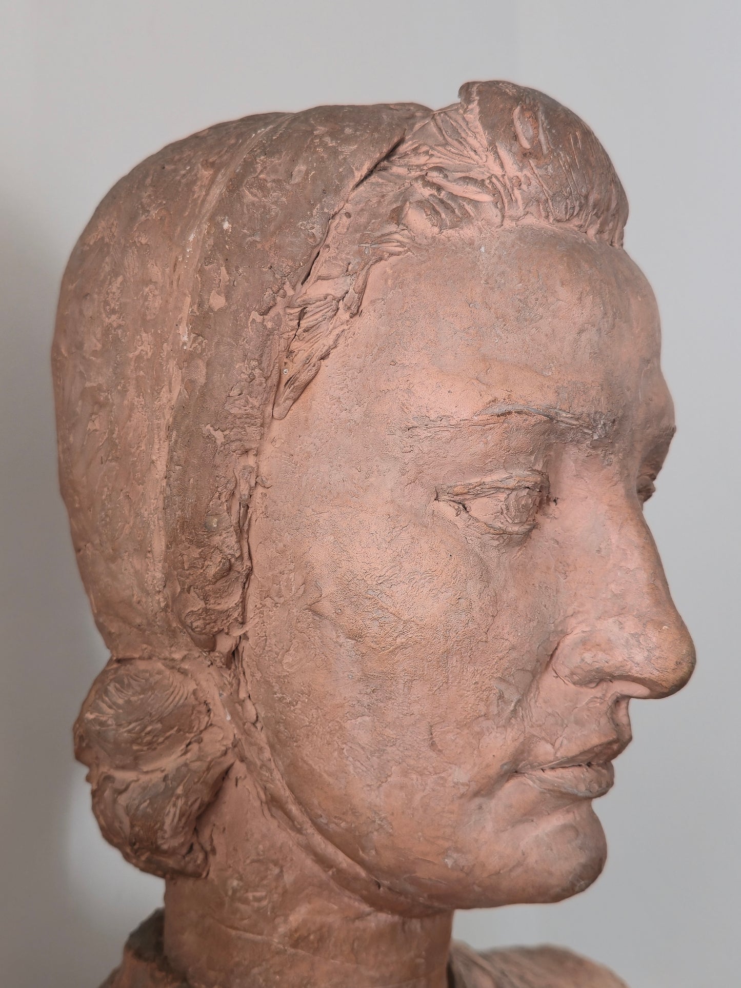 Buste de femme en terre cuite, Italie  1938