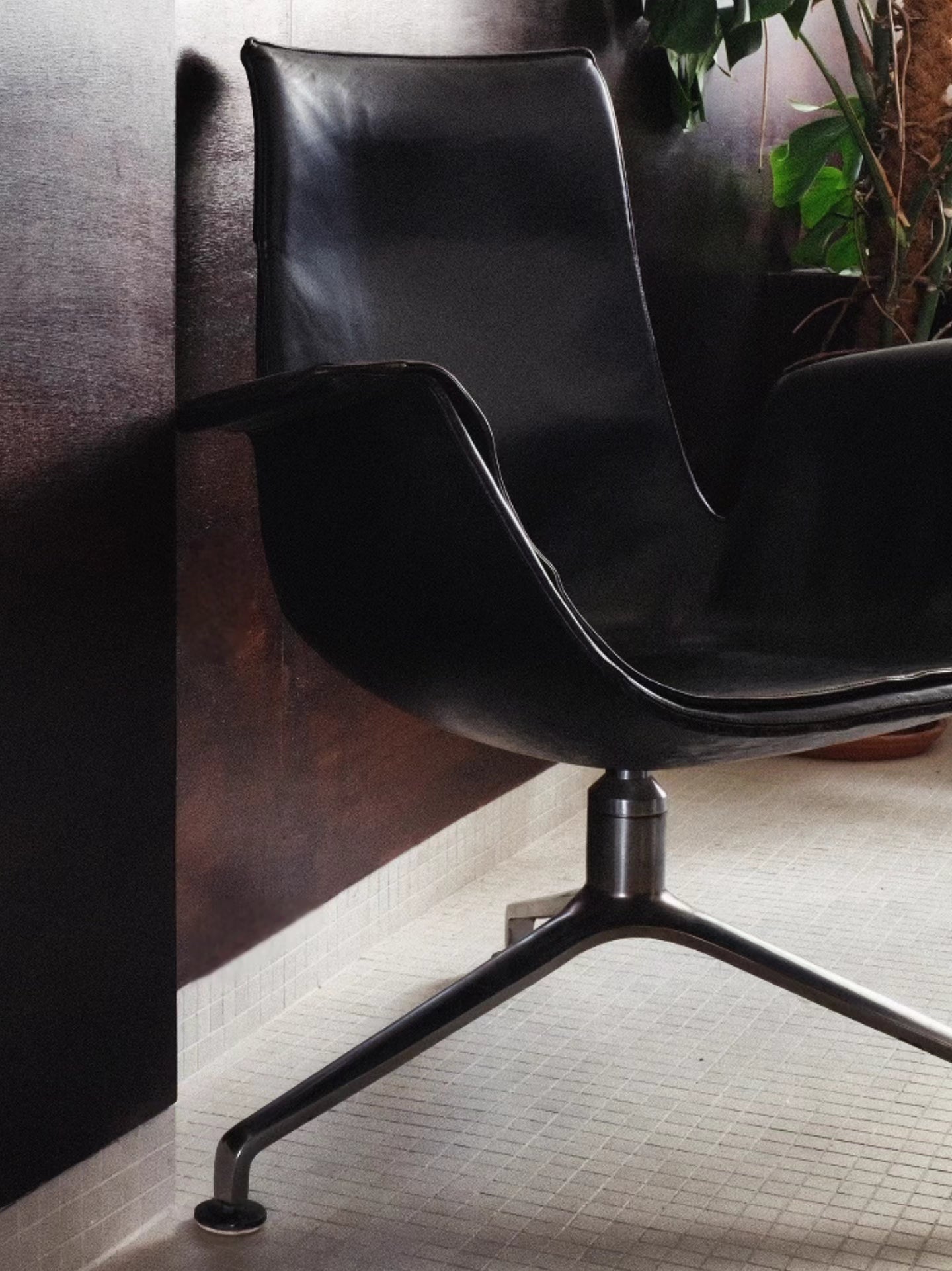Paire de fauteuils tulipe FK6725 Fabricius et Kastholm