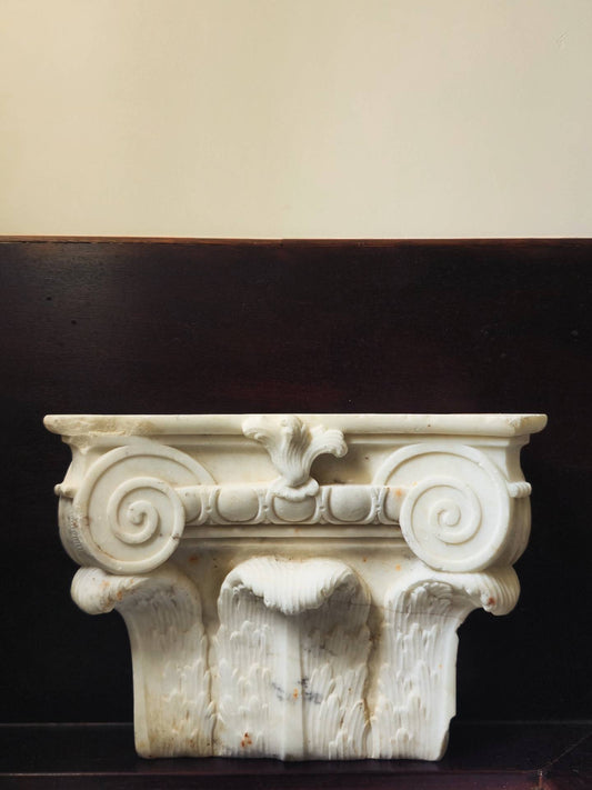 Chapiteau Baroque en marbre de Carrare, style composite, Italie 17 eme siecle