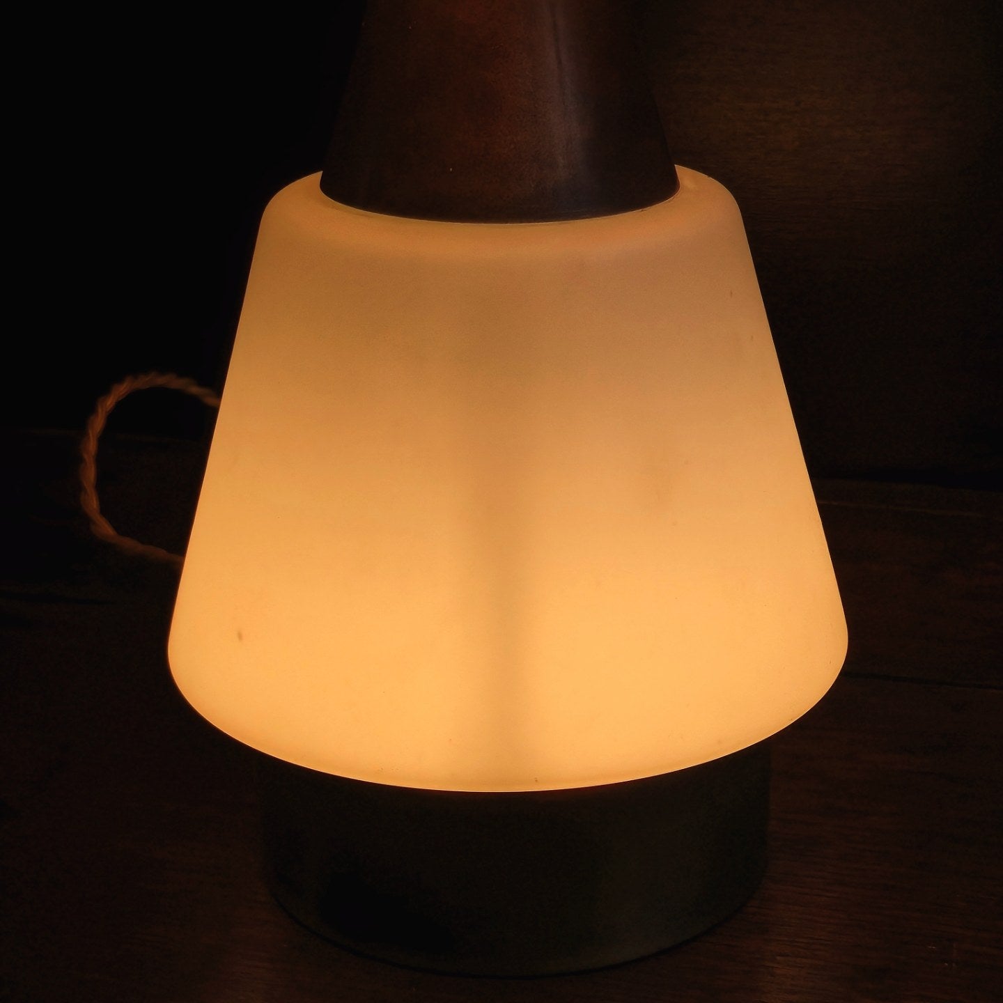 Stilnovo opaline and brass table lamp