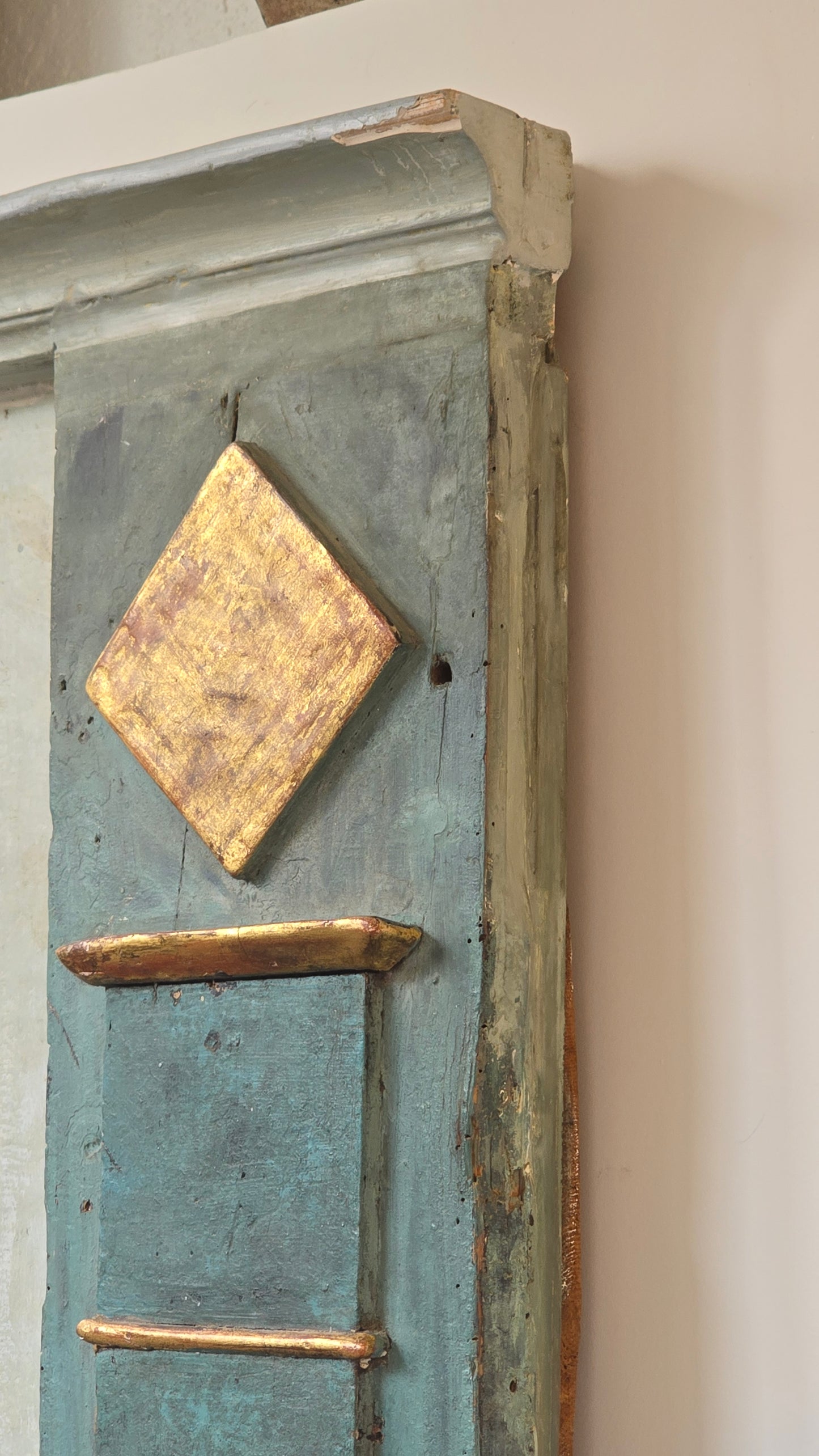 Trumeau neoclassique en bois doré et peint