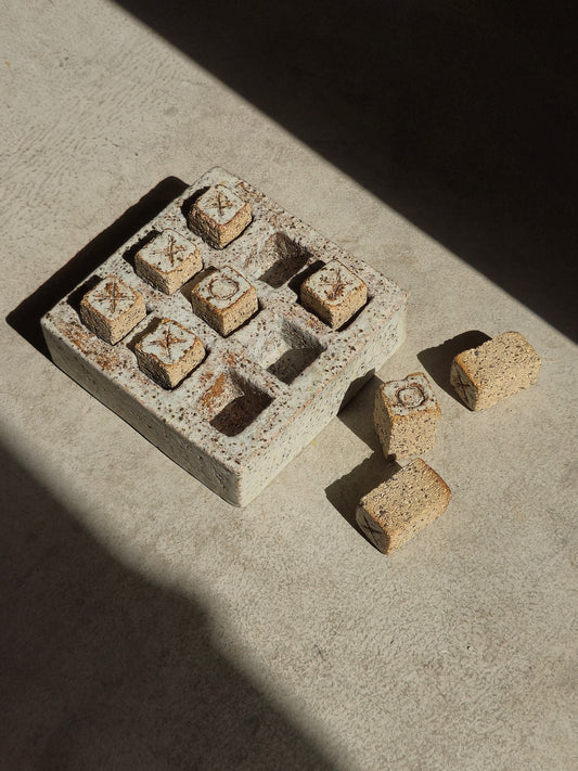 Tic-tac-toe en grès