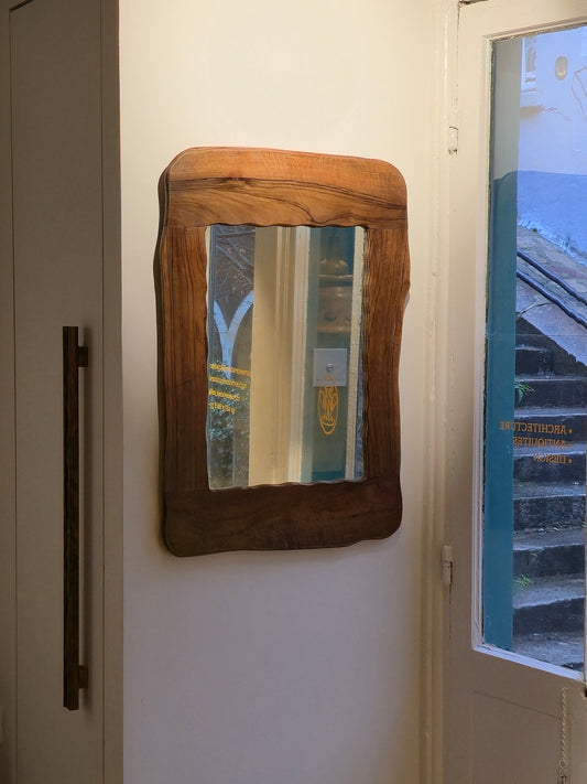 Miroir en olivier brutaliste