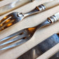 Couteaux et fourchettes en argent et nacre